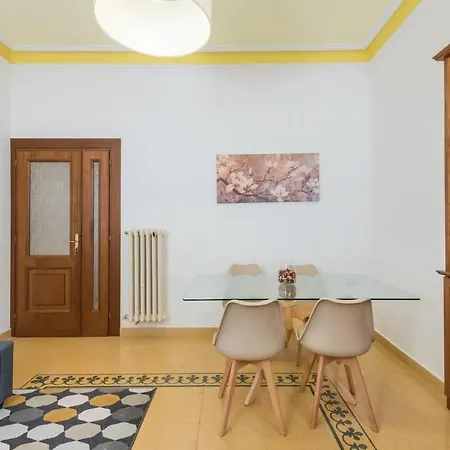 4 Comodi Posti Letto Con Giardino Al Colosseo Rzym