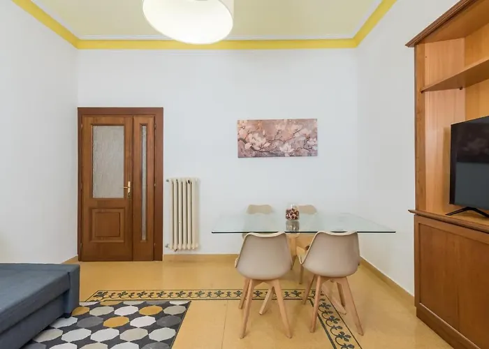 4 Comodi Posti Letto Con Giardino Al Colosseo Roma